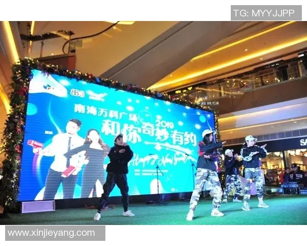 街头假扮足球明星热舞引围观,展现青春活力与运动魅力的奇妙瞬间 街头假扮足球明星热舞引围观,展现青春活力与运动魅力的奇妙瞬间